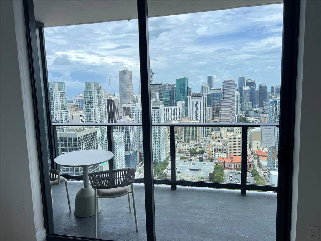 LEASE this sophisticated fully furnished 1BD 1BA at Natiivo Gale Miami Residences, ideal for business professionals who travel frequently to Miami, or just for vacation.