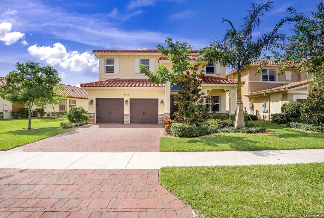 Immaculate 5 bedroom, 4 bathroom home with breathtaking long lake views in the prestigious manned gated community of Miralago in Parkland.