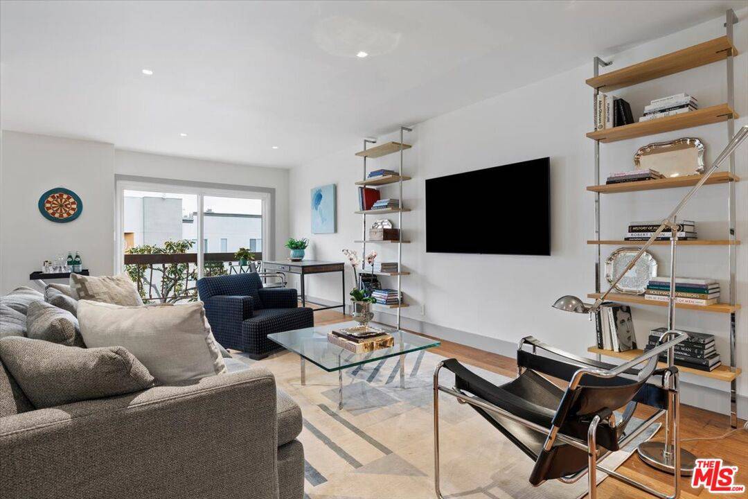 1735 N Fuller Ave 1BR Hollywood Hills East La