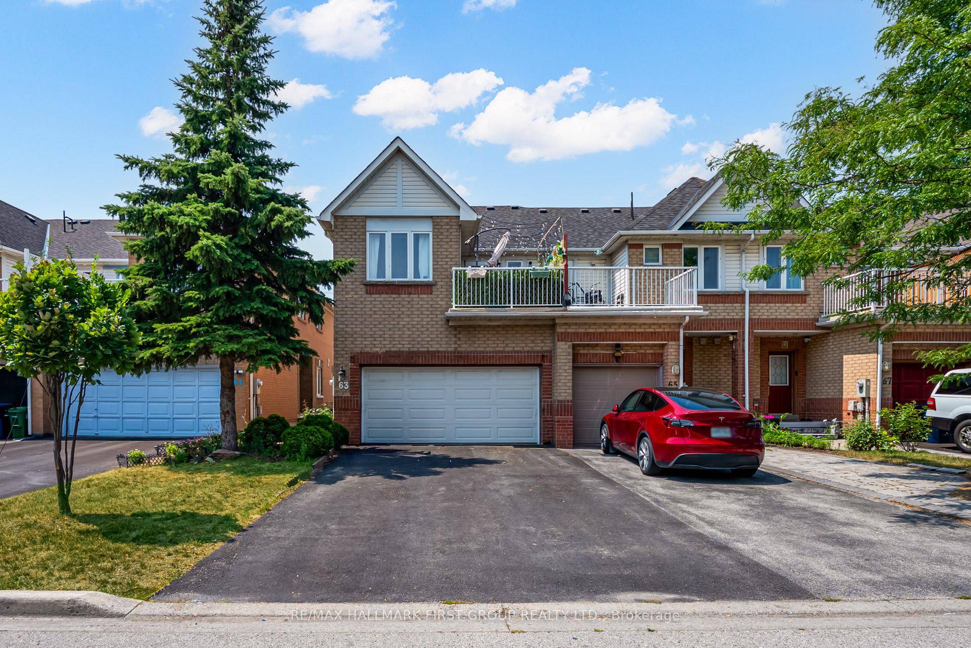 Beautifully Renovated Tridel Townhome Excellent Location End Unit Like A Semi Spacious Open Concept Layout.