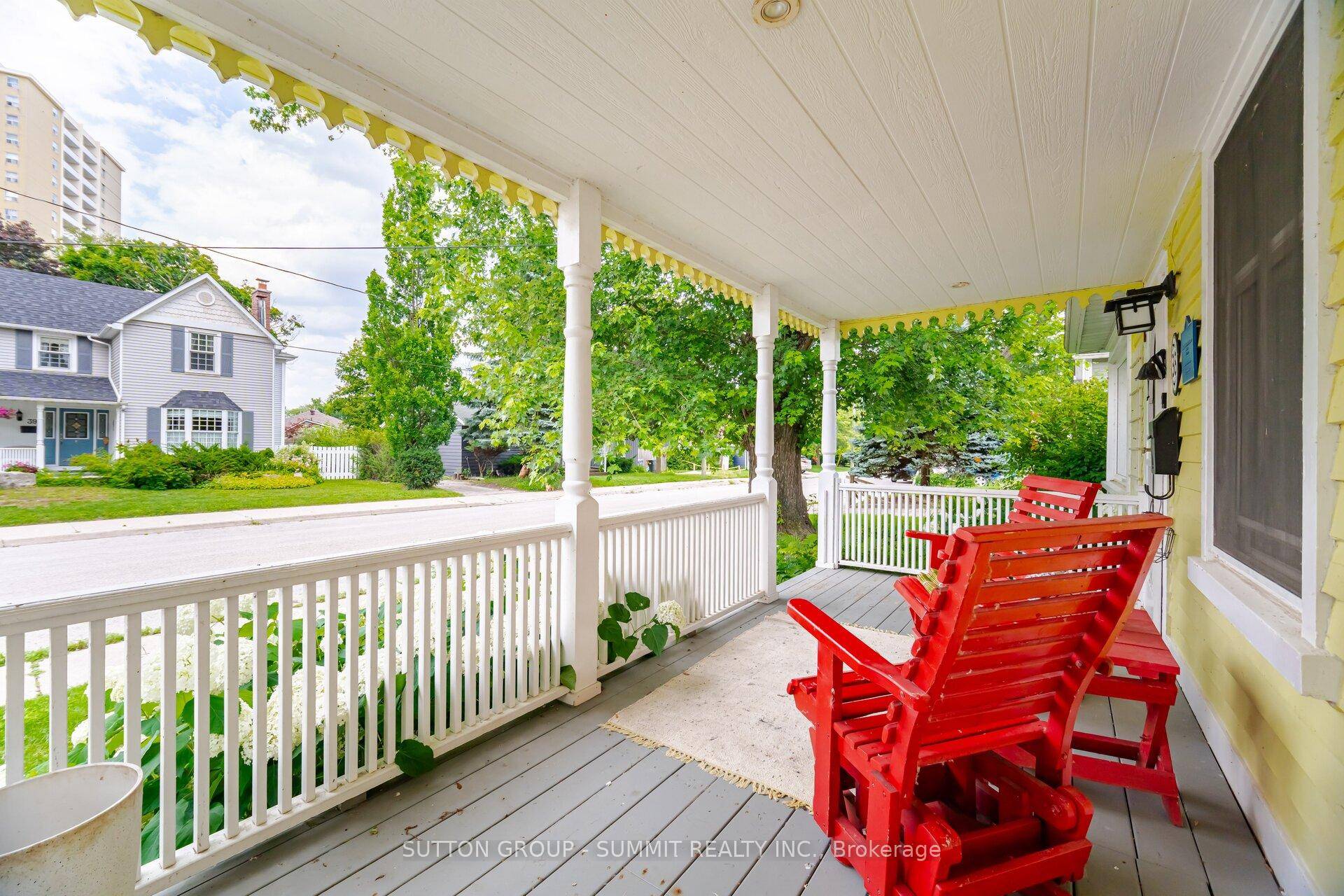Charming lakeside heritage home in prime Port Credit !