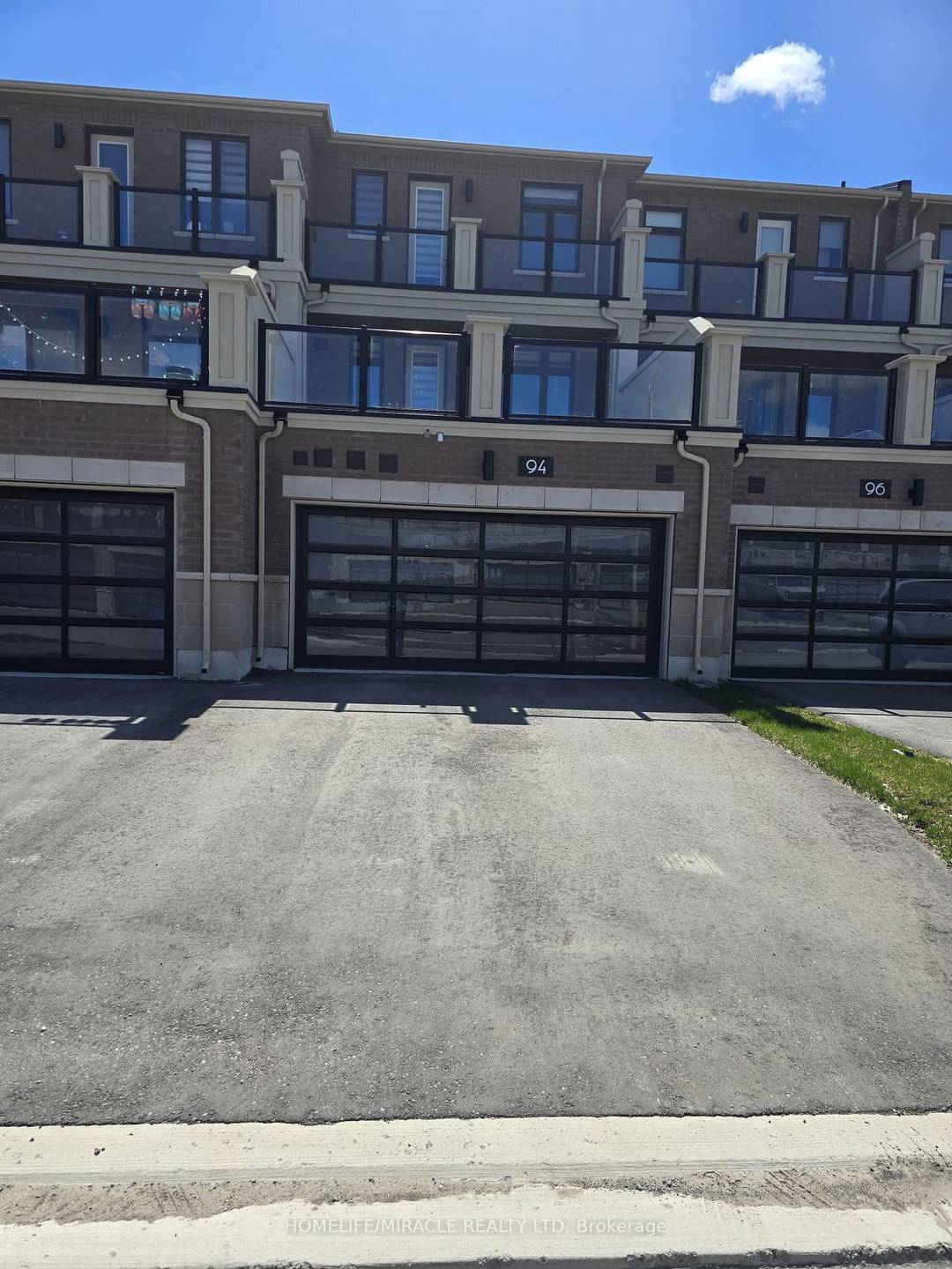 Brand New Luxury Townhome in a prime Markham location with unobstructed views !
