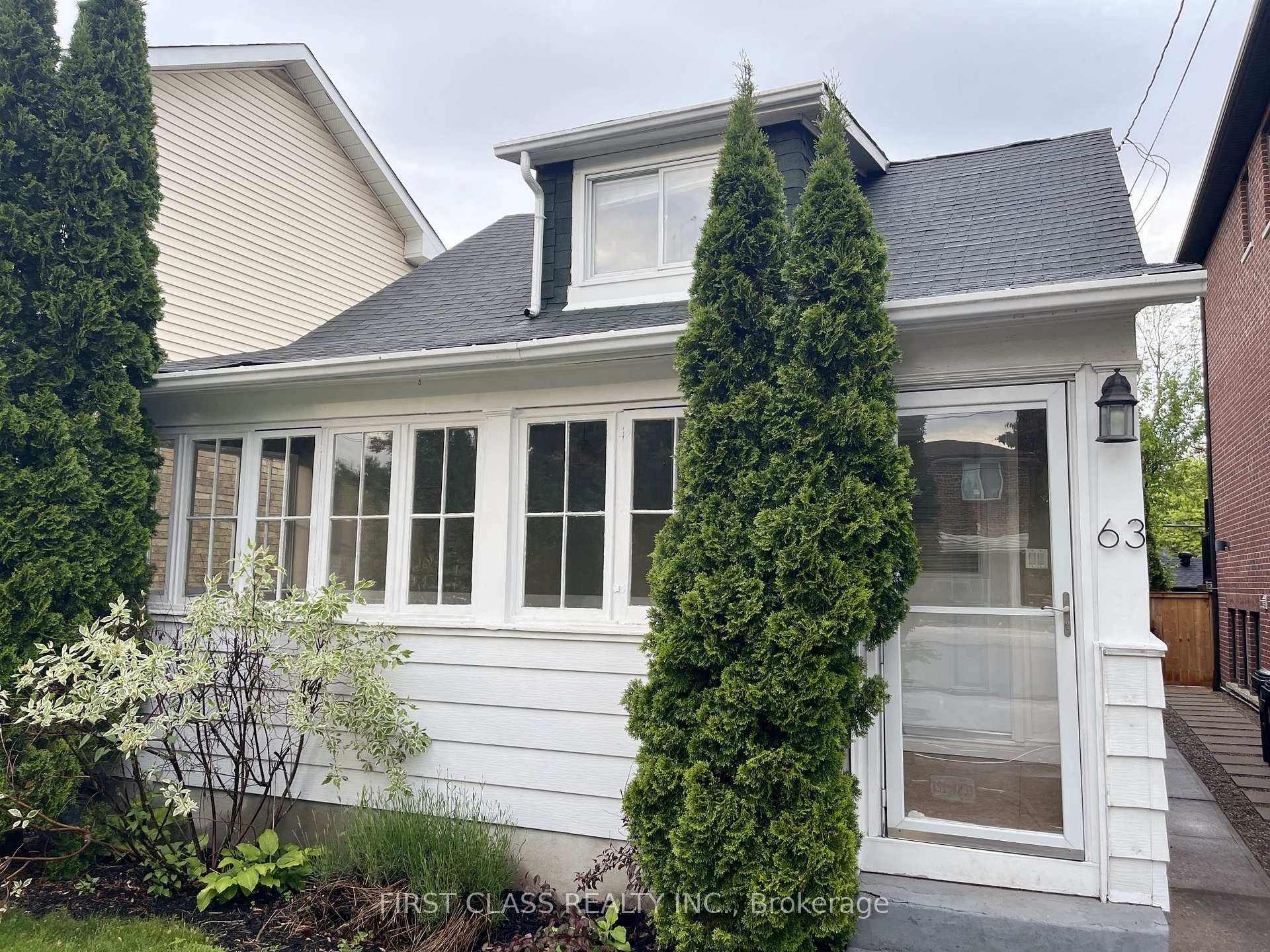 Move In Ready Condition 3 Bed 3 Bath Property With Parking And A Fully Fenced Backyard Complete With An Entertainer's Deck.