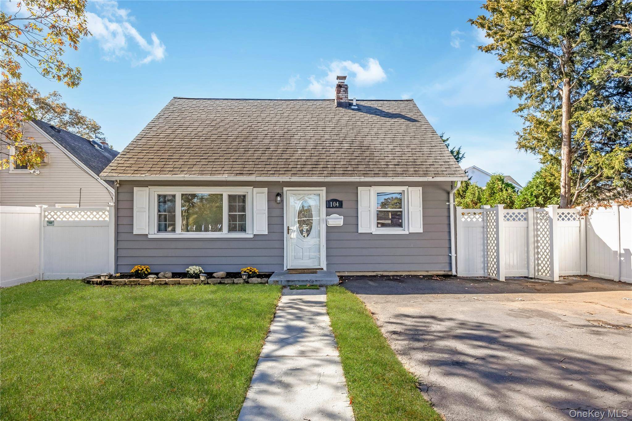 Welcome home to this adorable 3 bedrooms and 2 bathrooms Cape style home in North Babylon.