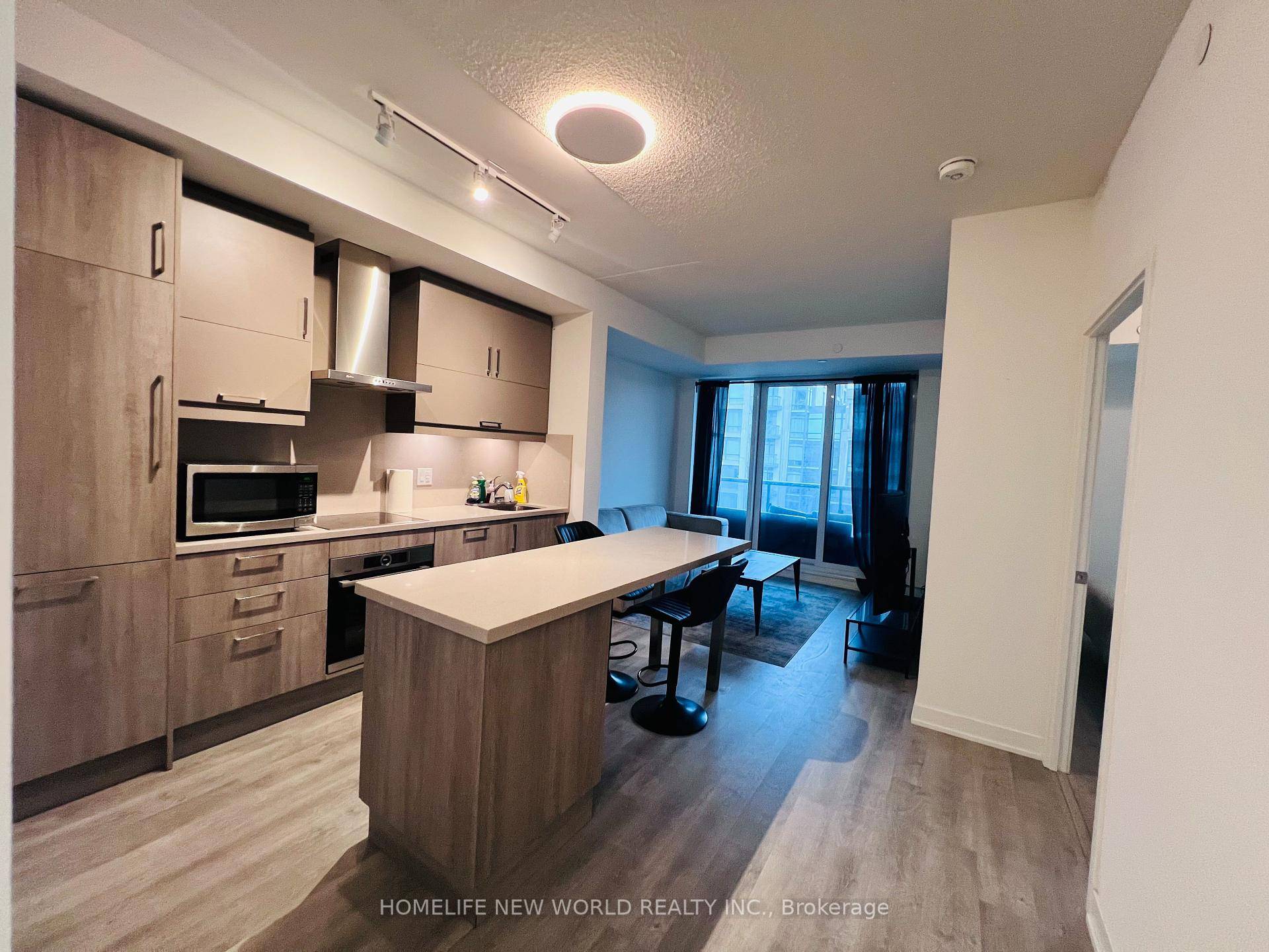 A Nearly New Condo with 1 Den, 2 Bath at Gallery Square Condos in Unionville.