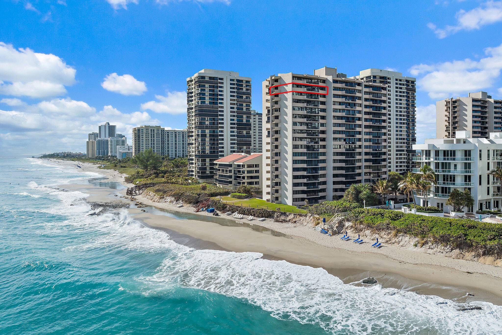 Move right into this 17th floor completely renovated corner unit with spectacular views in the east building.