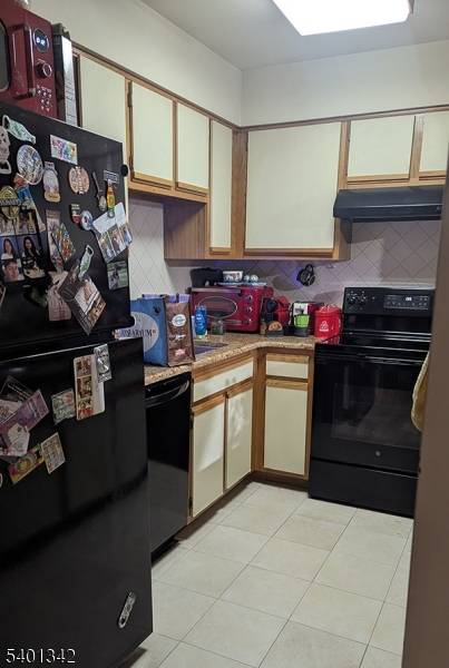 Well maintained condo featuring a bright living room dining room combo with wood floors and access to a private balcony.