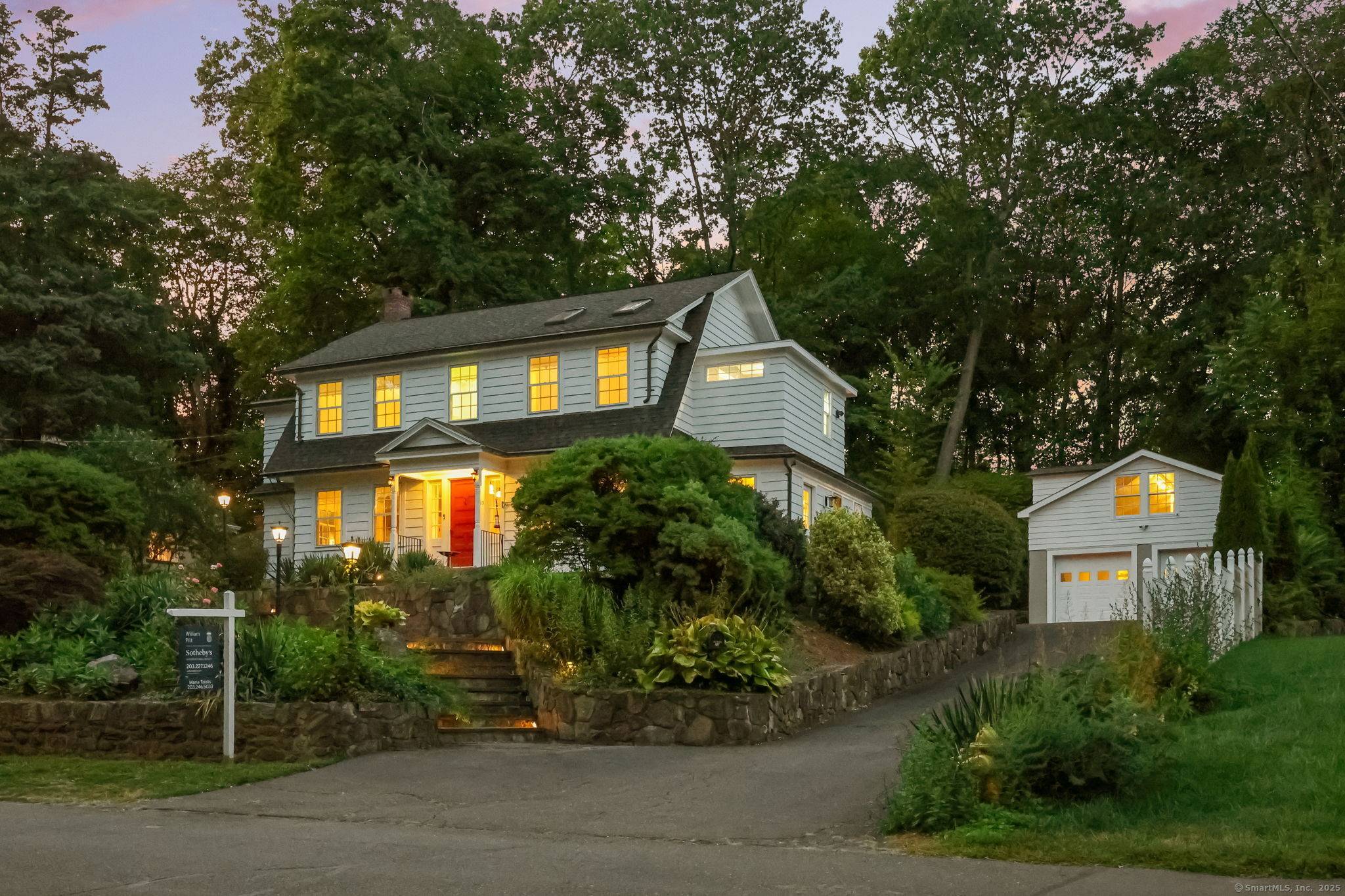 Classic Colonial in Sought After Bettswood Area Welcome to this charming 4 bedroom, 4 bath Colonial, perfectly situated in the desirable Bettswood neighborhood of Norwalk.