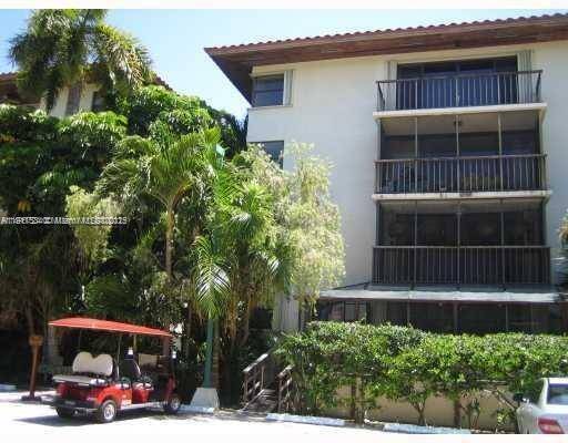 Lanai unit 1bedroon 1 1 2 bathroom, large terrace, washer dryer inside the unit, tile floors, ample closet space.
