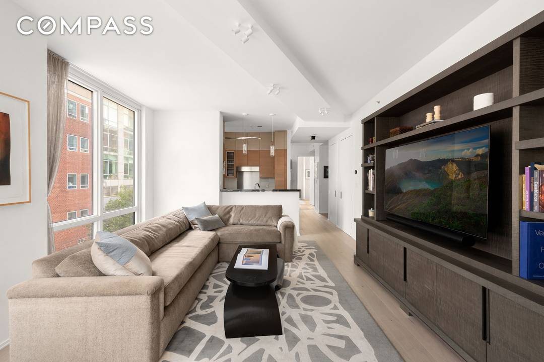 Spectacular Luxury Condo with River Views This mint condition, spacious, and light filled residence enjoys triple exposures to the north, west, and east.