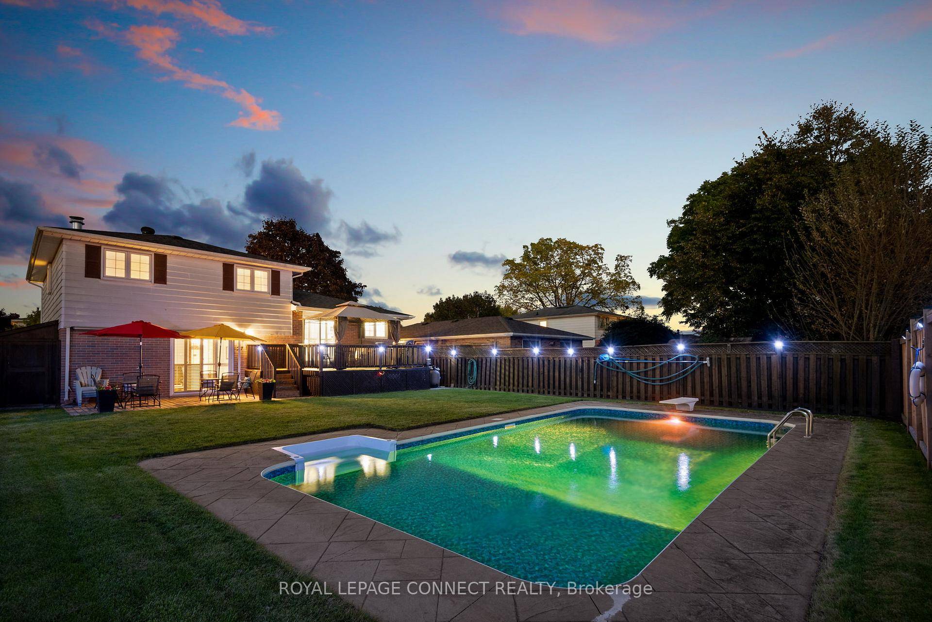 Less than a minute walk to Ajax Waterfront !