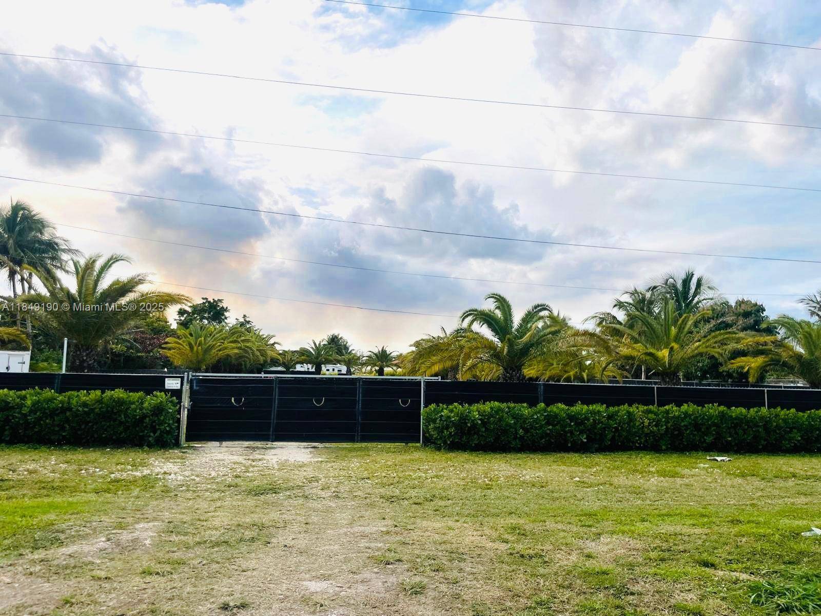 TERRENO VACANTE DE 1, 45 ACRES.