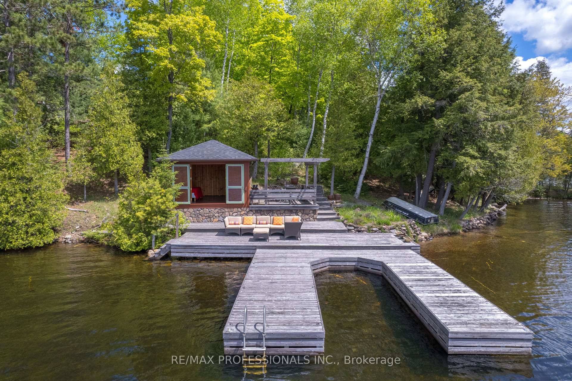 Best lot on the entire lake !