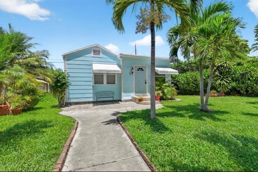 Discover coastal elegance and Palm Beach charm in this well kept 3 bedroom, 1 bath home, ideally located in one of West Palm Beach's most desirable and Airbnb friendly neighborhoods.
