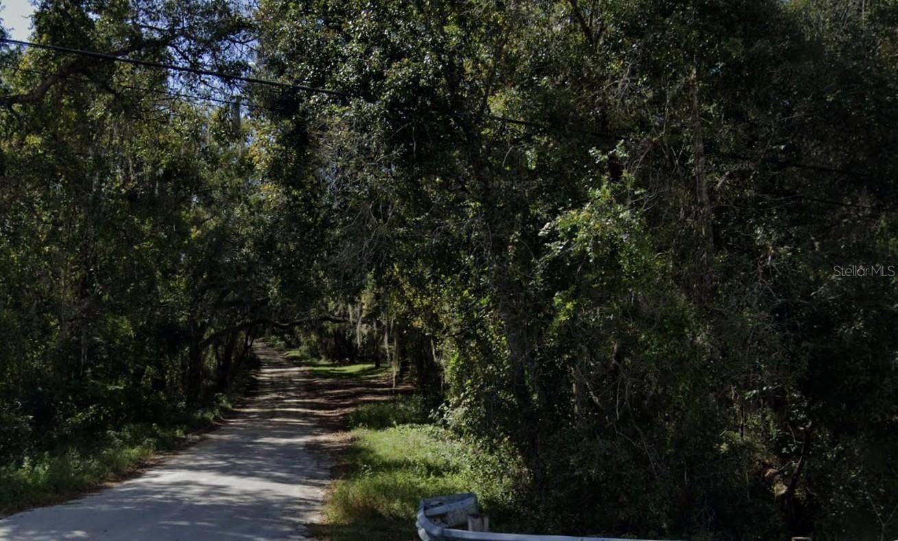 Discover the perfect spot to build your dream home or invest for the future on this over 1 acre spacious lot located on Old Hawthorne Rd in Hawthorne, FL.