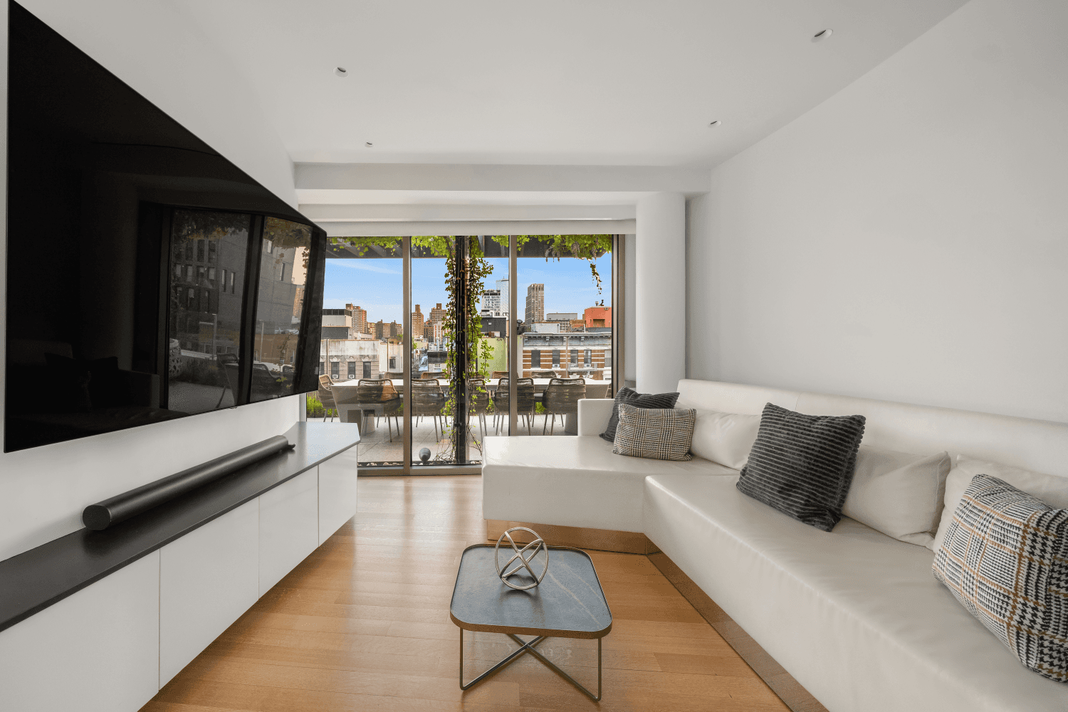 Designed by industry leading architects SAOTA, known worldwide for their innovation and impeccable use of flow and functionality, the Penthouse at the coveted full service One Avenue B condominium is ...