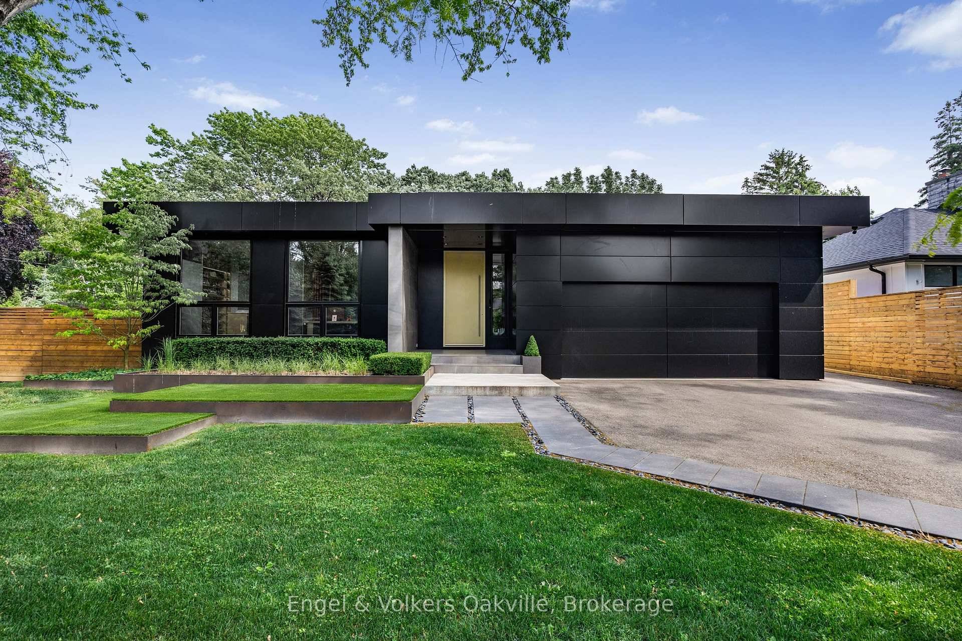 This Genius custom built bungalow in prime Southeast Oakville epitomizes unparalleled luxury and smart living, spanning 4, 888 sq.