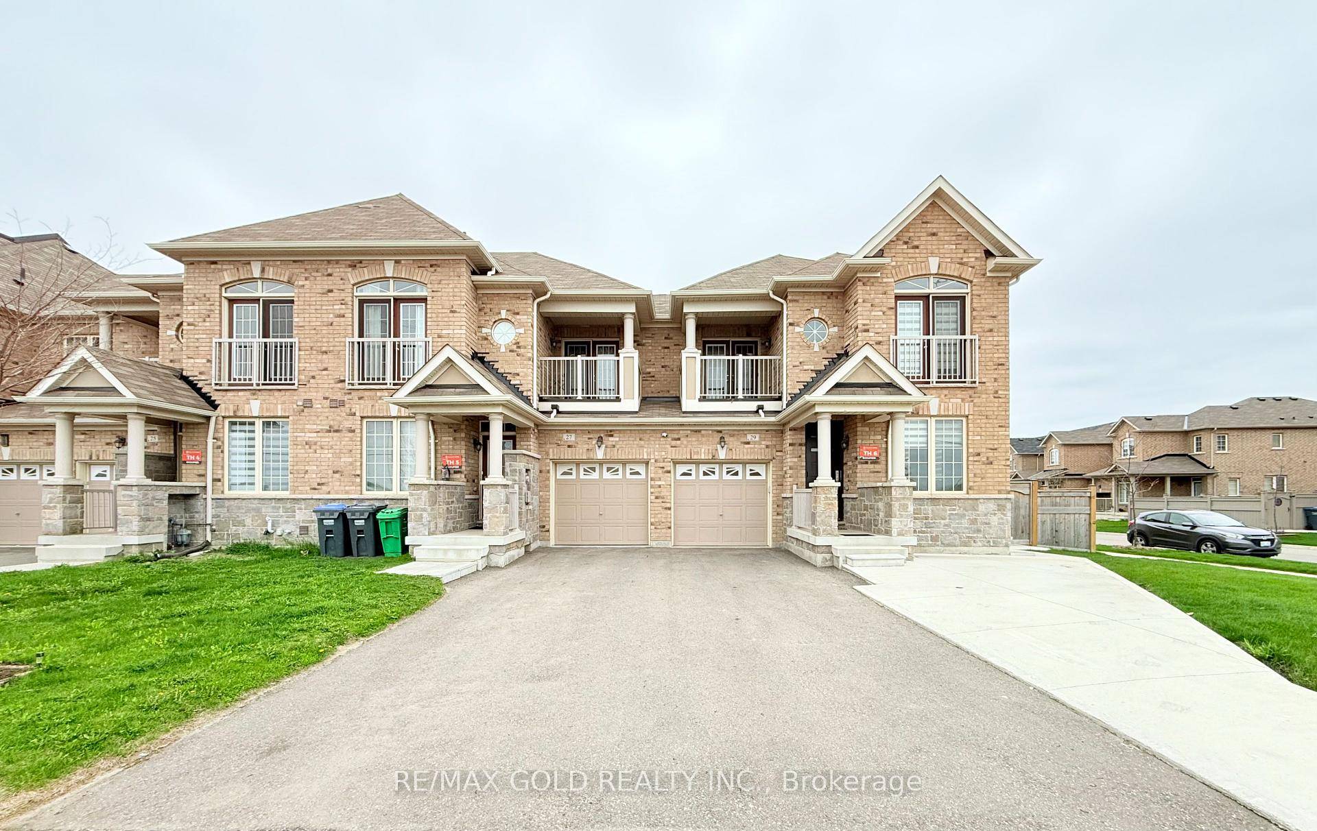 Welcome to this stunning and meticulously maintained freehold townhouse located in the highly sought after Mayfield Village community amp ; no maintenance fees, Amazing Layout with Sep Living Room, Sep ...