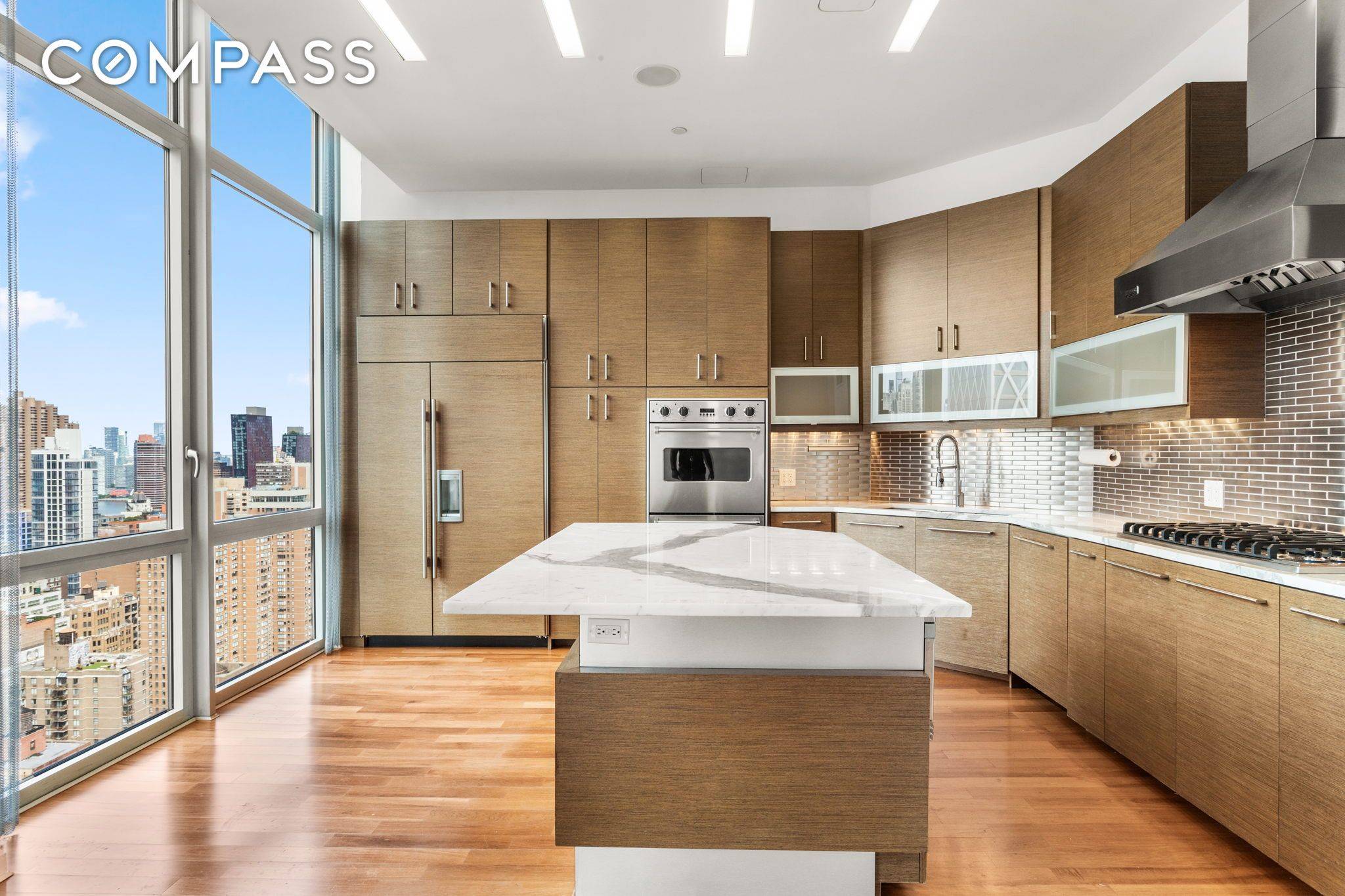 13 FOOT CEILINGS 360o PANORAMIC RIVER TO RIVER VIEWS ONE OF A KIND 3BR 3BTH NoMad stunning PENTHOUSE with all rooms flooded with light and with views of the Empire ...