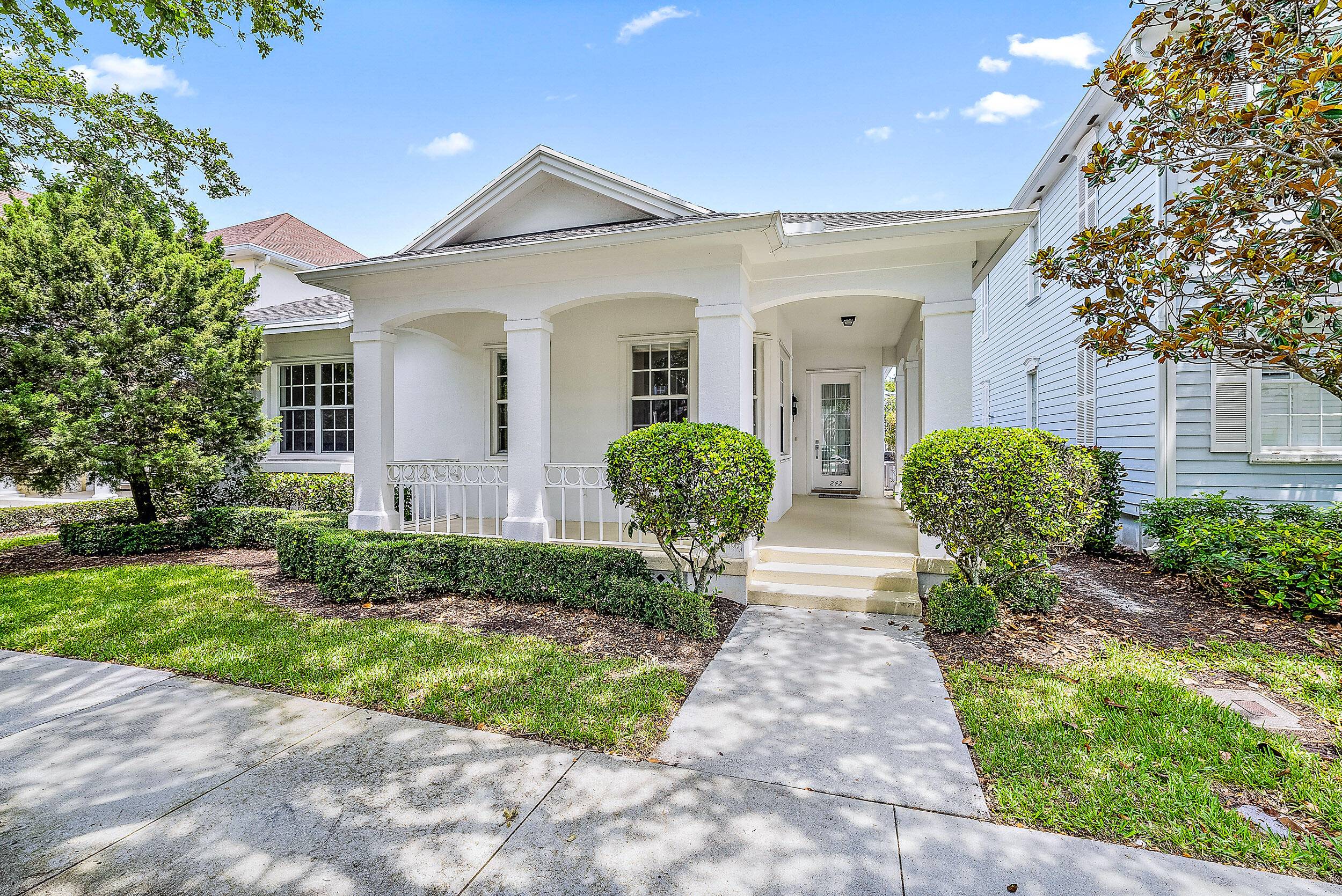 New Haven at Abacoa pool home charmer !