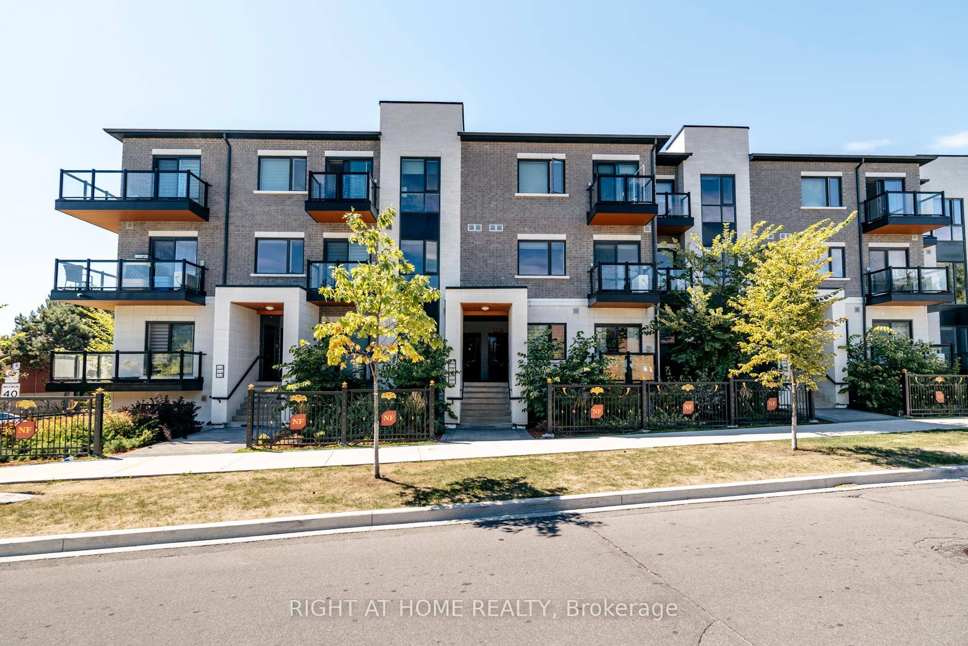 Bright and Spacious 2 Storey Stacked Townhouse in L'Amoreaux !