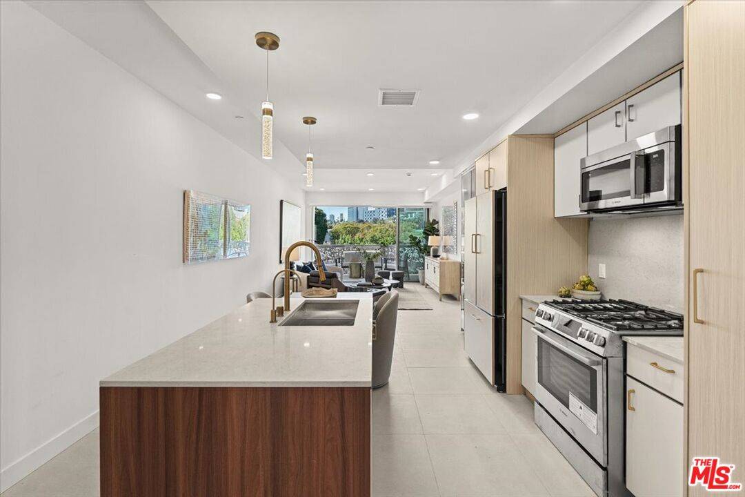 1257 N Sweetzer Ave 2BR Sunset Strip La