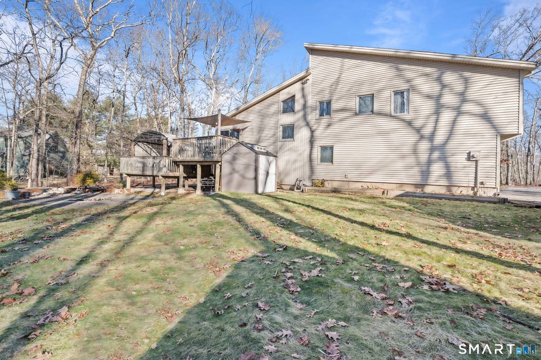 WELCOME TO 2 SUMMIT IN THE ISLAND WOODS COMMUNITY.