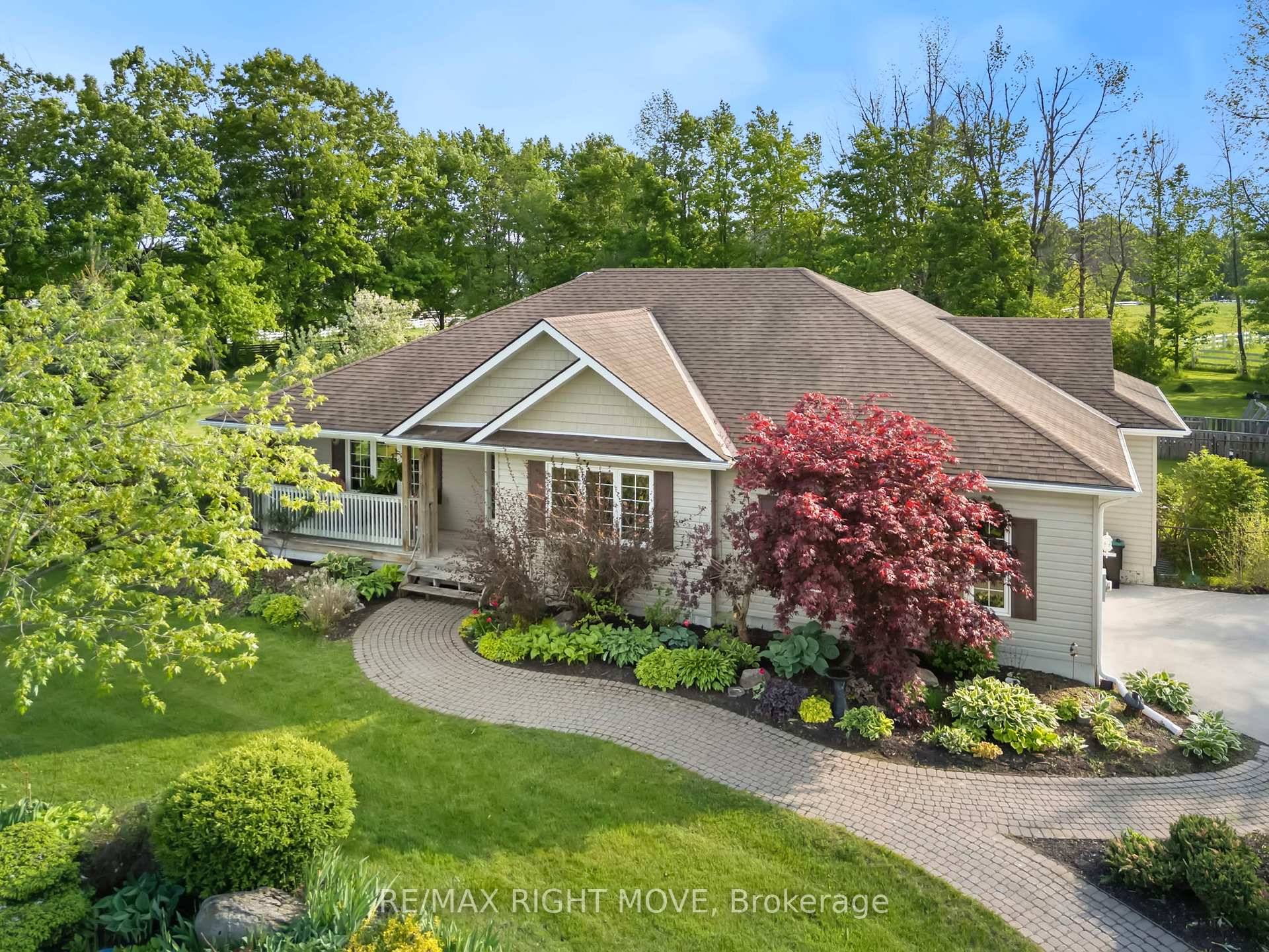 This is the kind of property that doesn't come up often !
