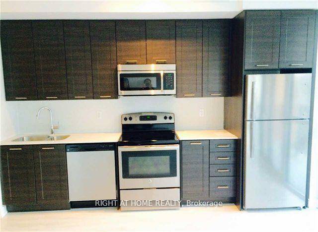 Modern, Spacious 1 Bed 1 Bath At The Local In Fort York.