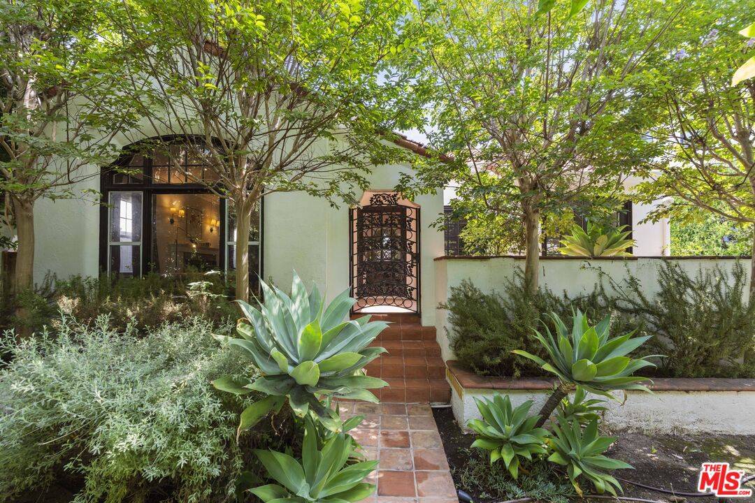 638  S Sycamore Ave 3BR Hancock Park La
