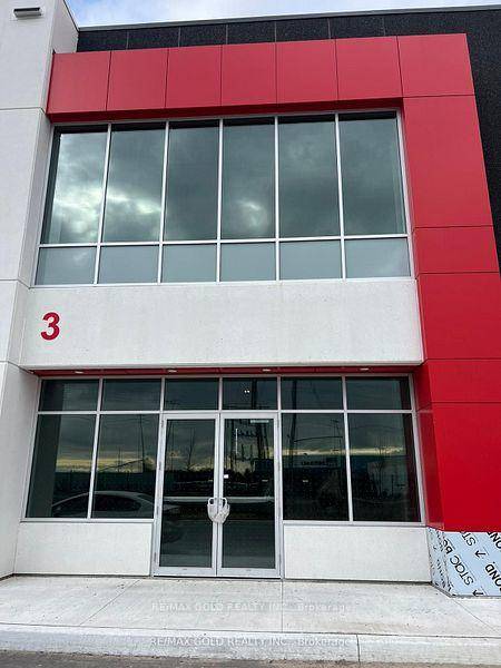 Located right on Highway 401 and adjacent to big box stores and entertainment venues like Reptilia, these state of the art warehouses are perfect for various industrial businesses.