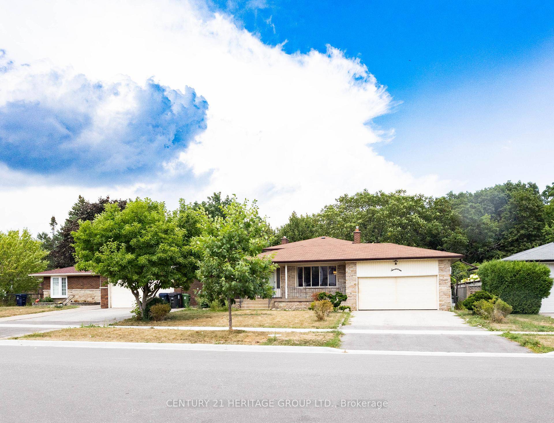 Welcome to this custom built 5 level detached home in the highly sought after Seven Oaks neighbourhood !