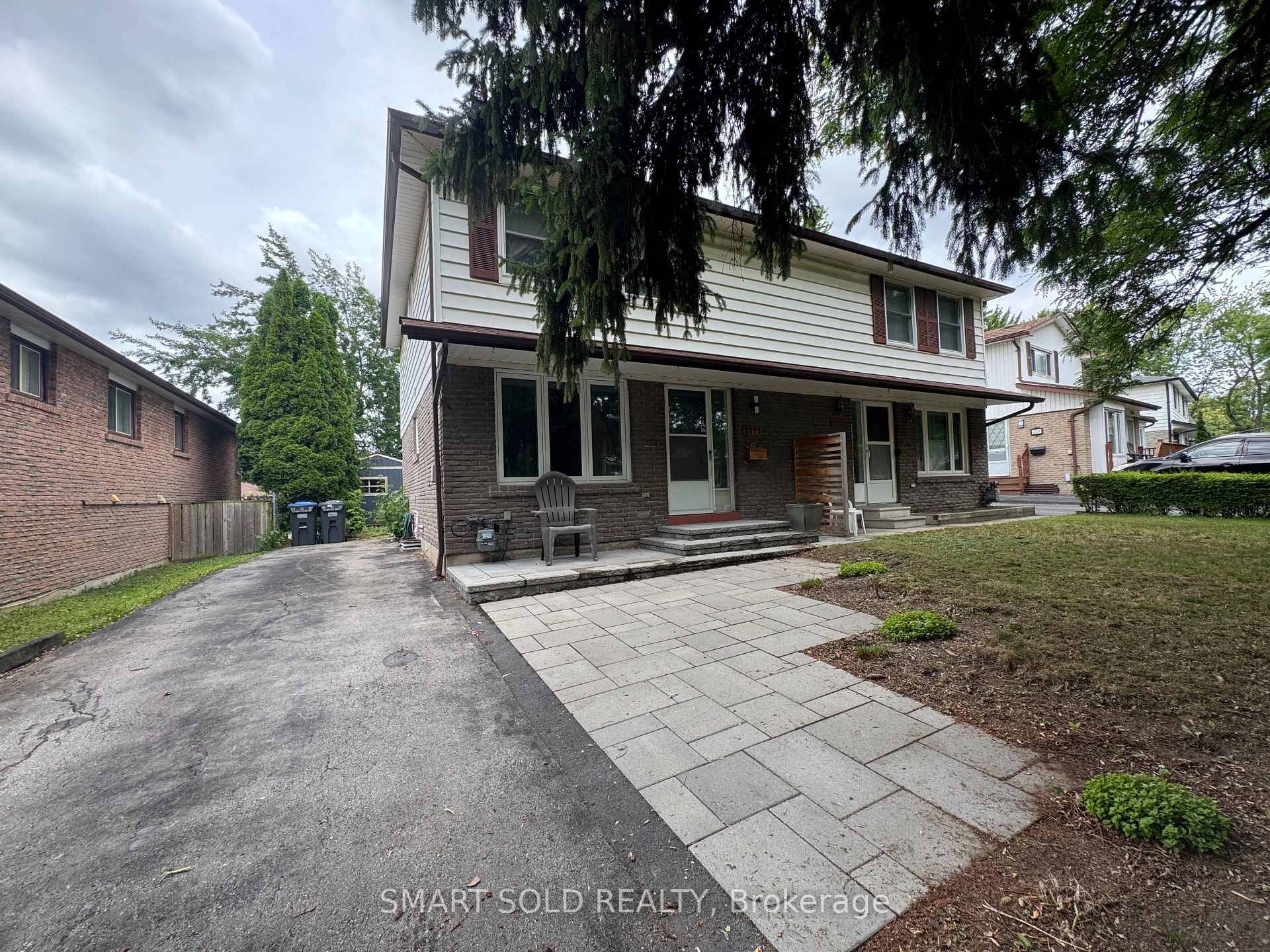 Bright 3 Bed Semi Detach Home In Prime Mississauga, Freshly Painted Throughout.