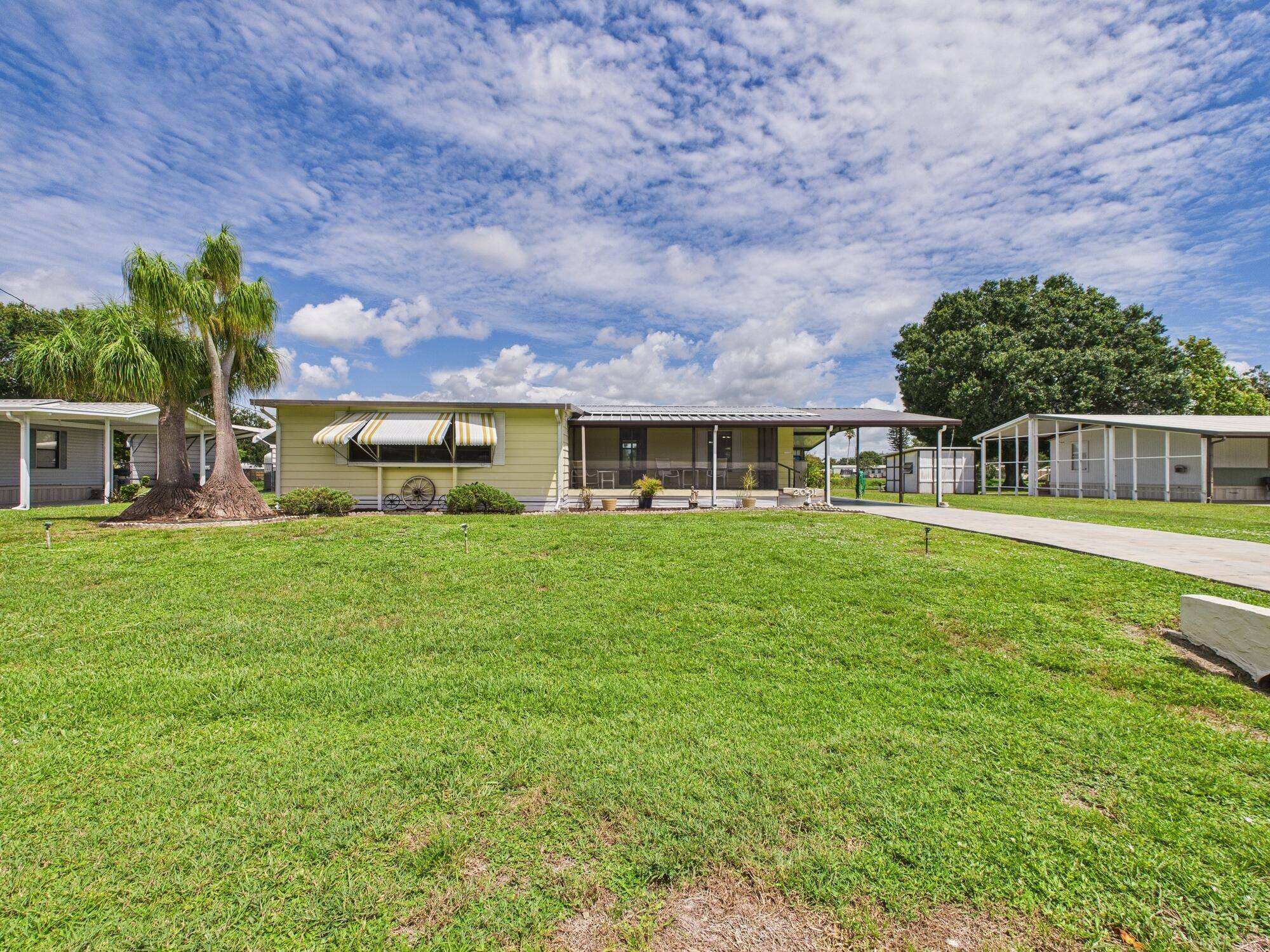 This spacious 2BD 2BA double wide offers a mother in law suite second master in the front addition and sits on a 15 acre pond with the same water as ...