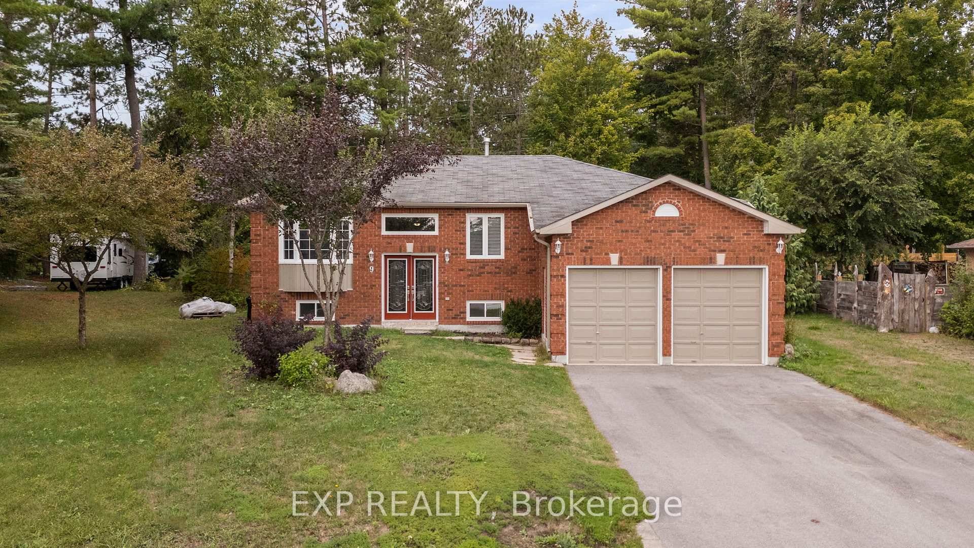 Welcome to 9 Birdie Court, Wasaga Beach.