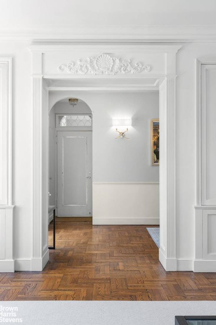 An exceptional, pristine penthouse awaits you in the premier 880 Fifth Avenue building at 69th Street.