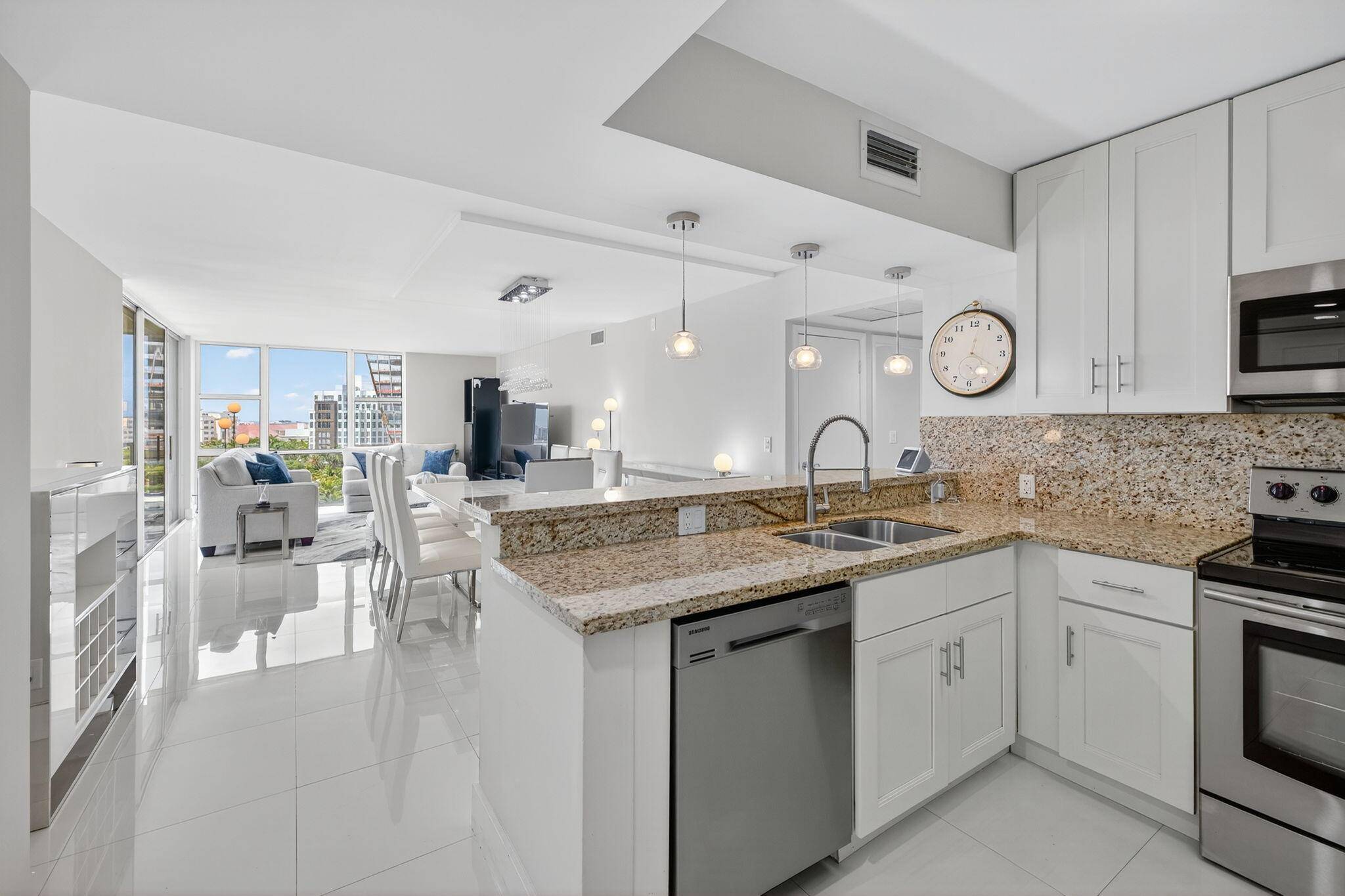 Live the Aventura Lifestyle !