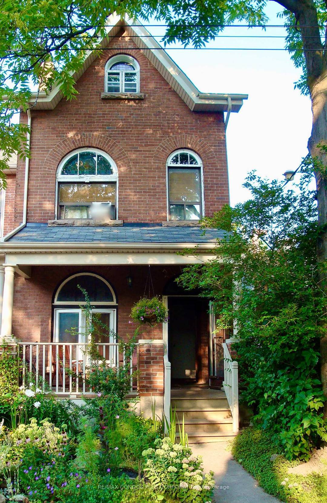 Classic Victorian House In Little Italy, Amazing Investment Opportunity, Steps From Subway, Shopping amp ; U Of T.