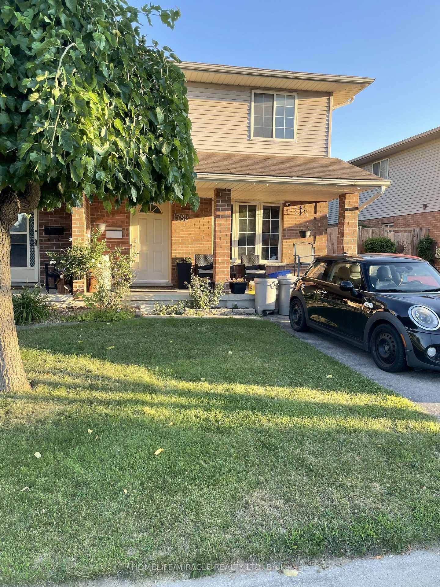 Renovated 2 storey, semidetached house in a beautiful neighbourhood.