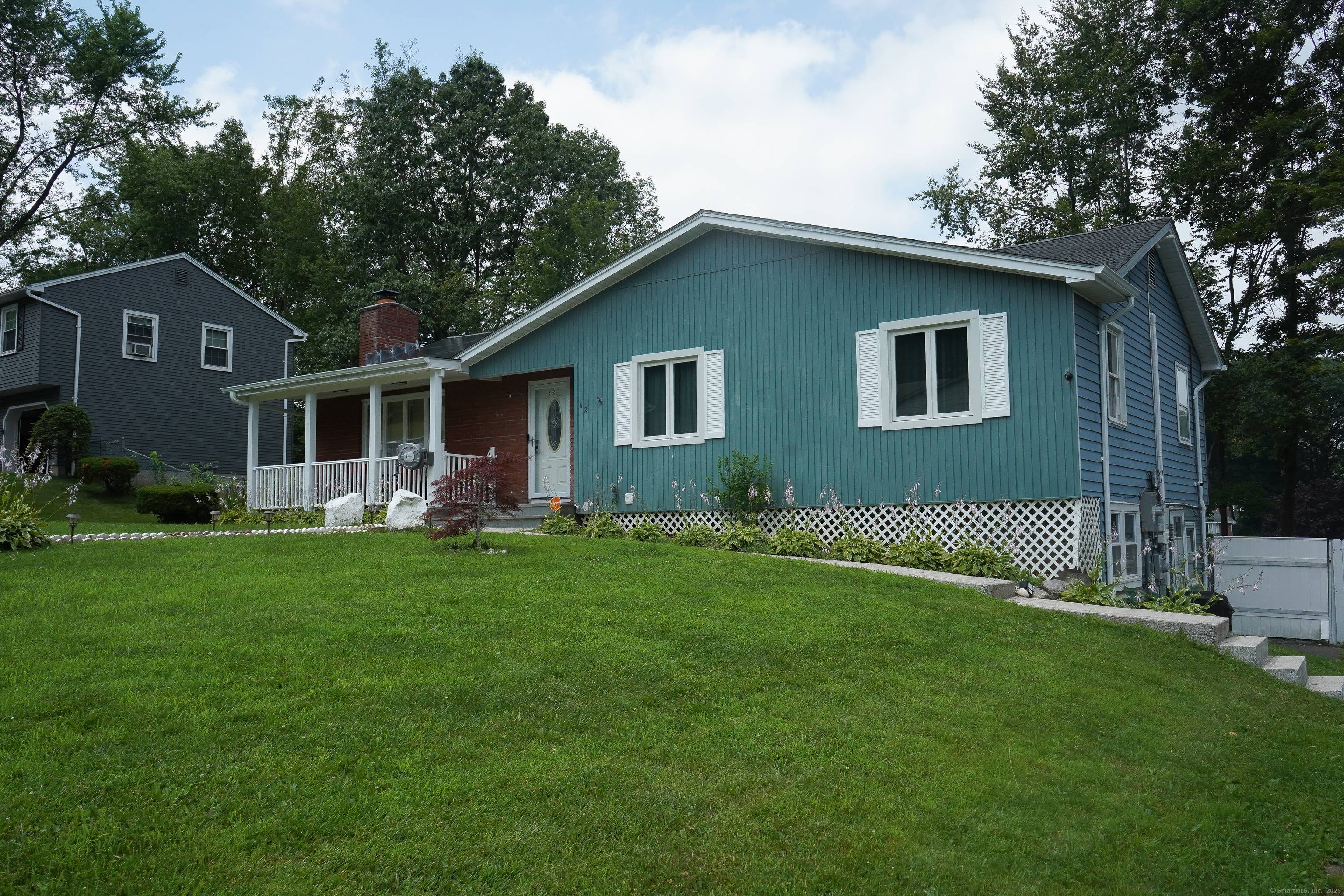 Spacious Beautiful Ranch with IN LAW setup located in desirable neighborhood in the Bunker Hill Area !