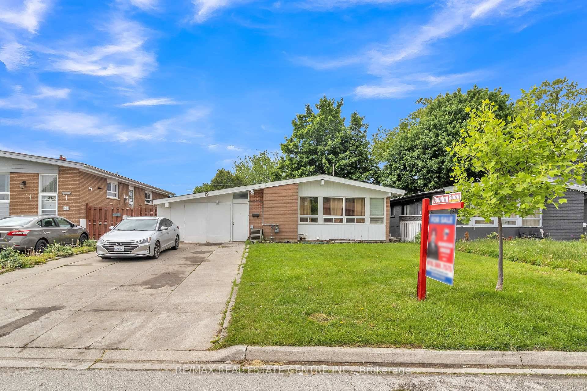 Welcome to this fantastic opportunity in a highly desirable neighborhood perfect for first time buyers and savvy investors alike !