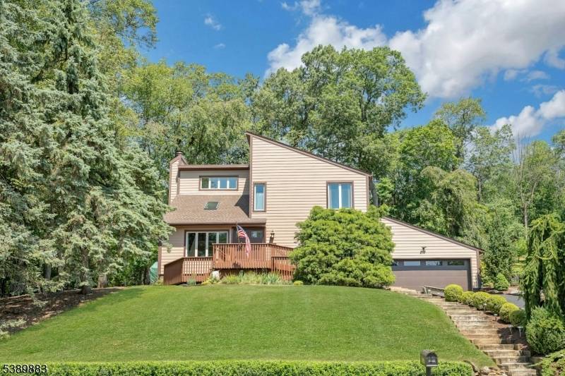 Back on the market ! This stunning contemporary home offers 3 spacious bedrooms, 2.