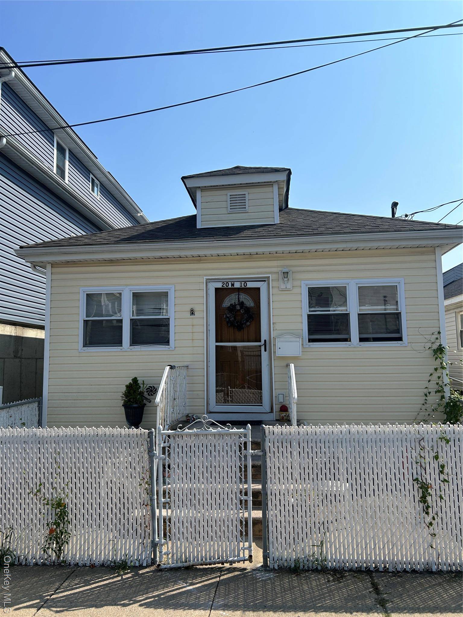 Contract vendee. Lovely 2 bed 1 bath bungalow in broad channel.
