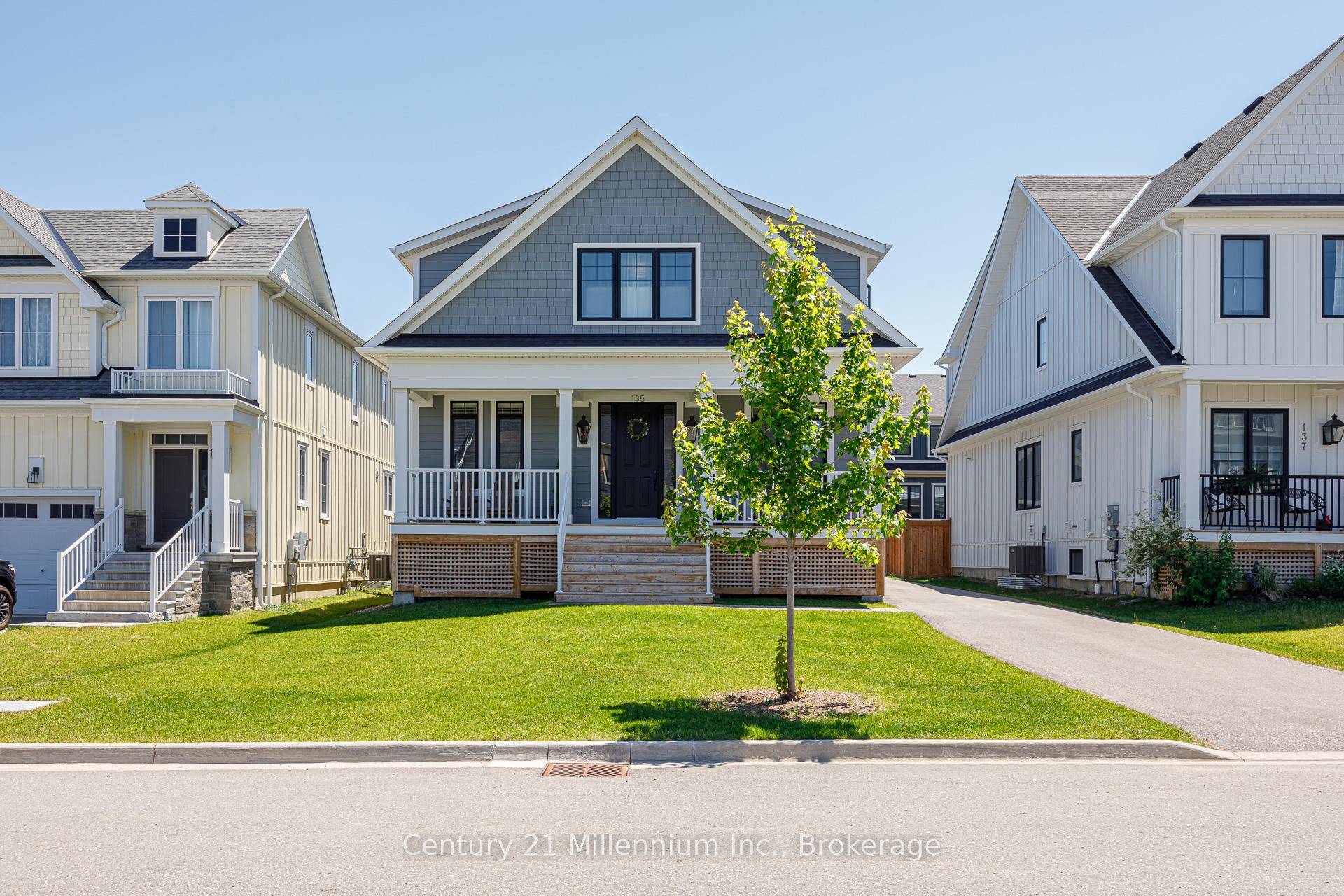 Stunning Wabeck model with a sunny, South facing fenced yard with escarpment views.