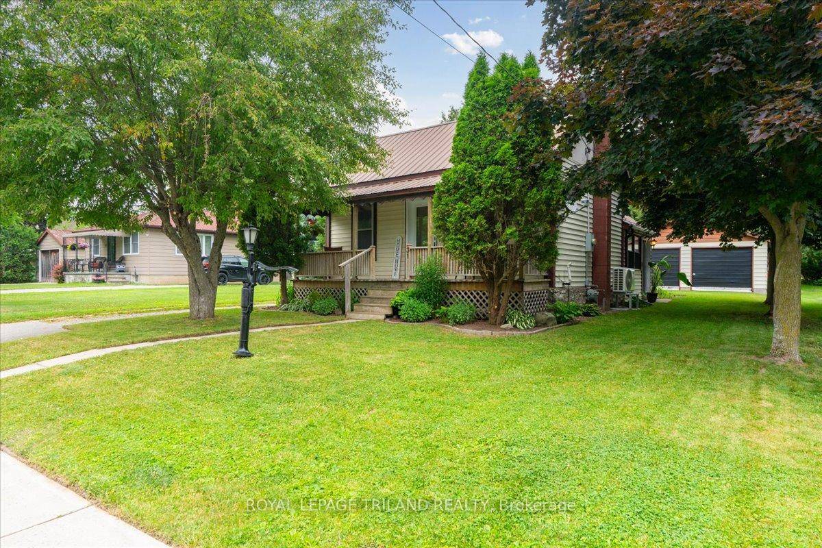 Charming one bedroom home perfect for first time buyers or retirees !
