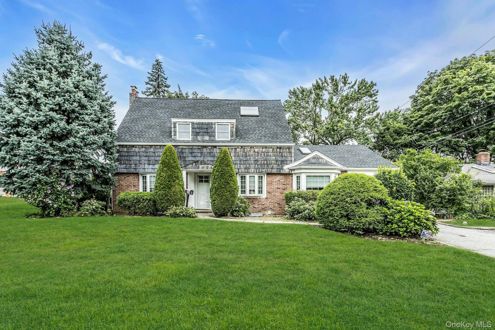 Welcome to this beautifully maintained home in Roslyn Heights featuring 3 bedrooms, 2.