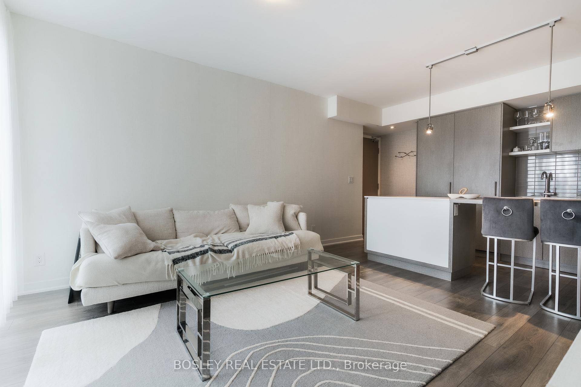 Gorgeous Clean And Bright Luxury One Bedroom At Harbour Plaza Residences !