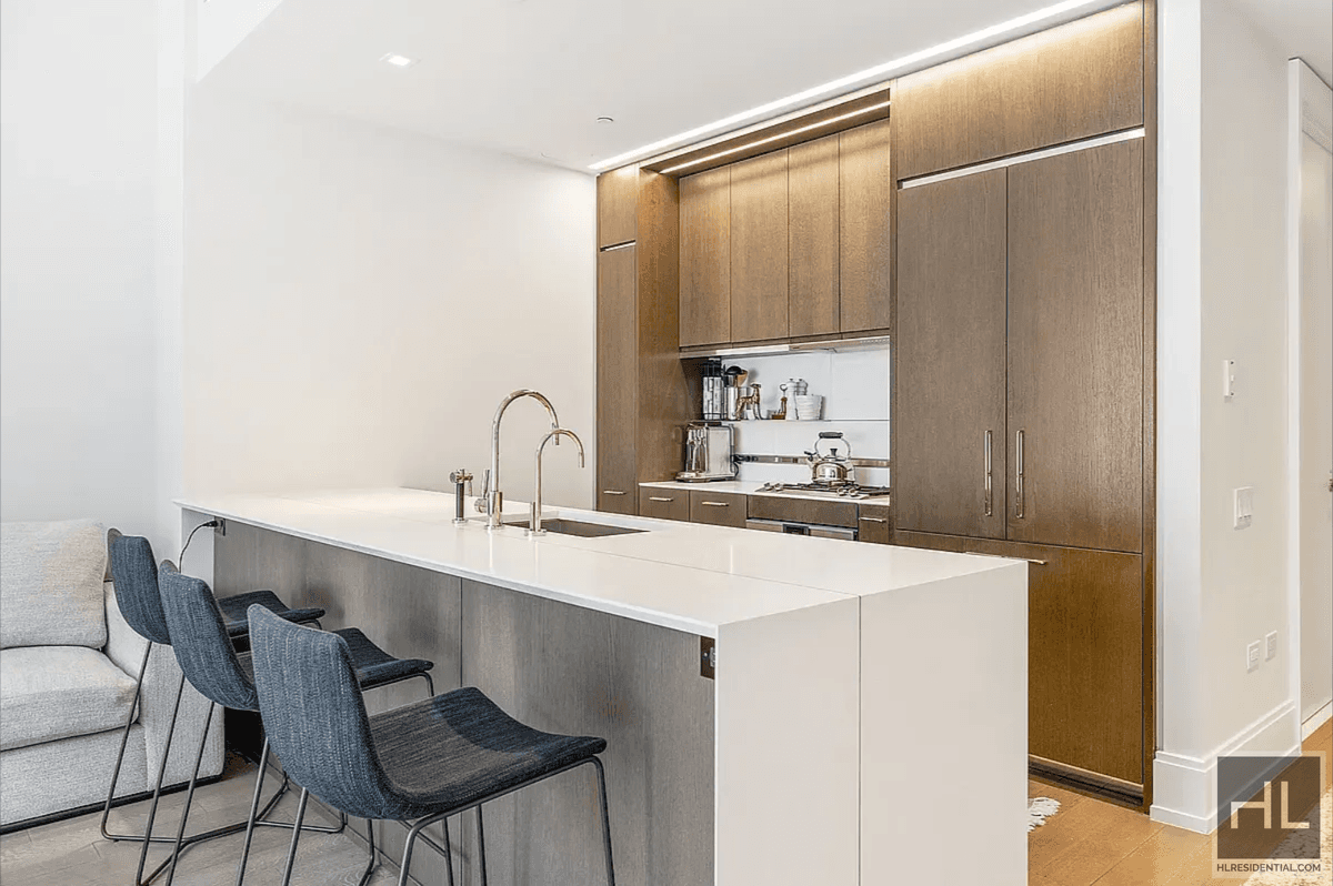 Lofty and Bright One Bedroom, 1.
