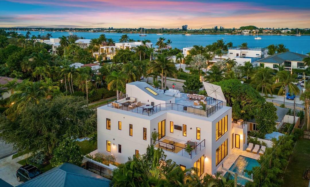 Experience contemporary elegance at 214 28th Street, a sophisticated residence in the highly desirable Northwood Historic District of West Palm Beach.