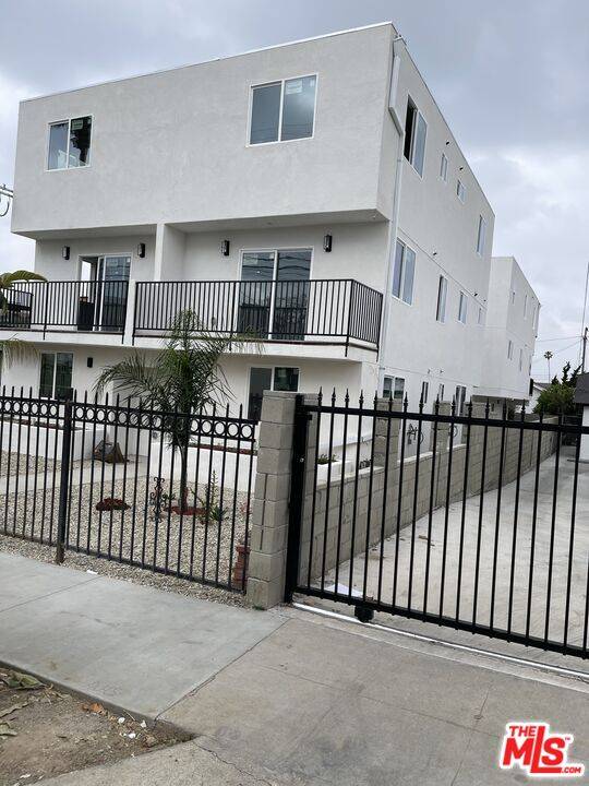 1237  N Kenmore Ave 4.0 LA